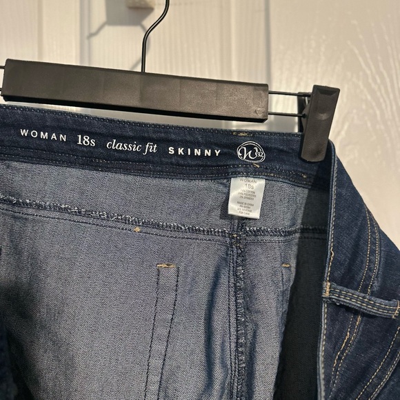 SIGNATURE SKINNY 5 POCKET DENIM JEAN - PLUS  18 Short - Picture 2 of 4